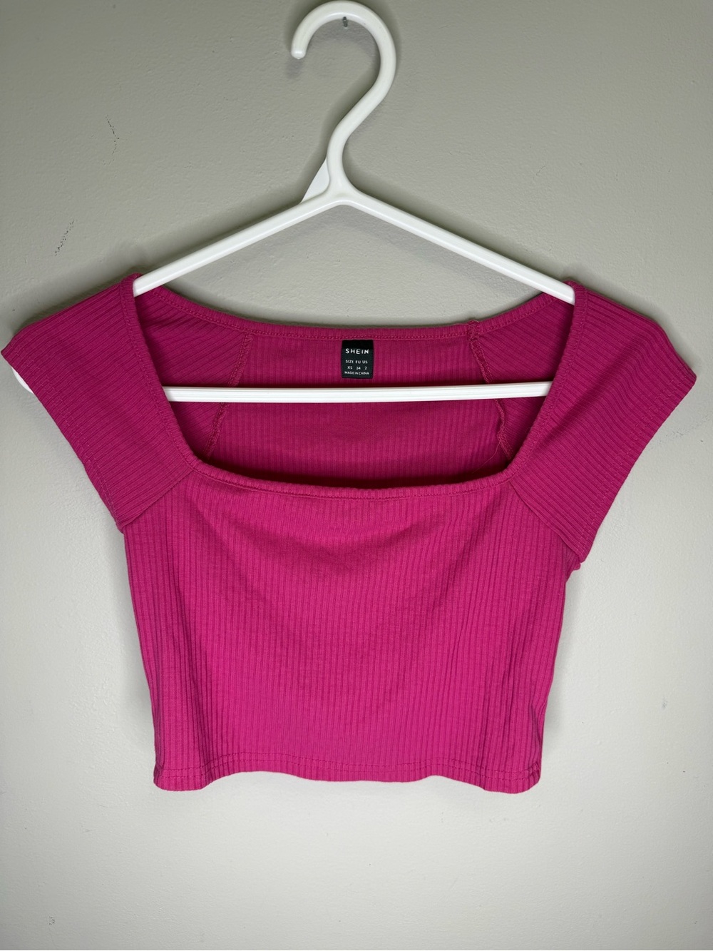 ๐ฅ2 for $10๐ฅSHEIN Pink Ribbed Square-Neck Crop Top XS